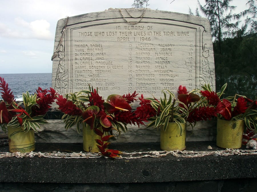 Stone tsunami memorial at Laupāhoehoe Point.