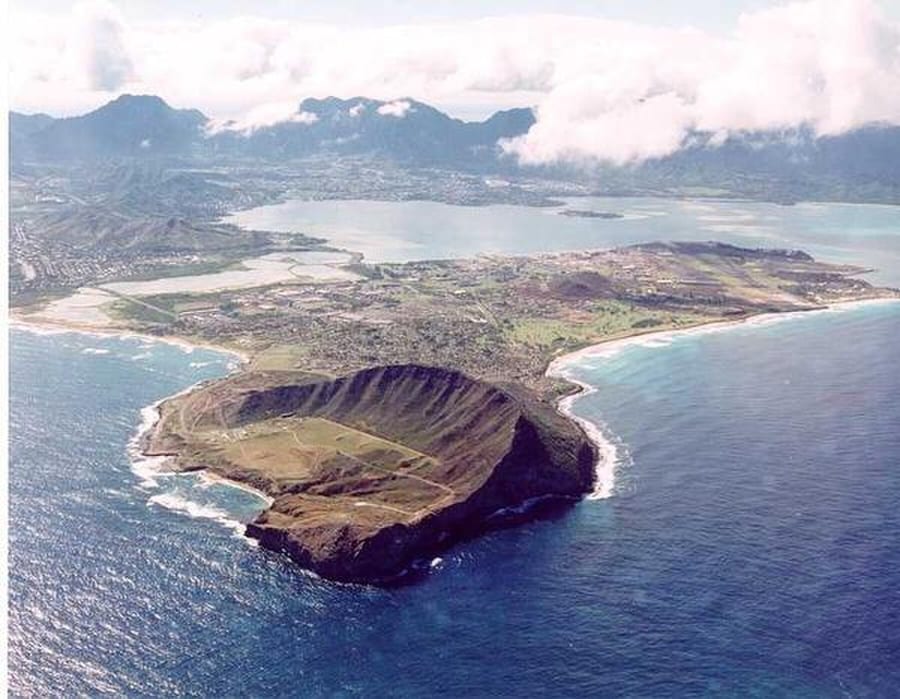 Aerial photograph of the windward Oʻahu coast.