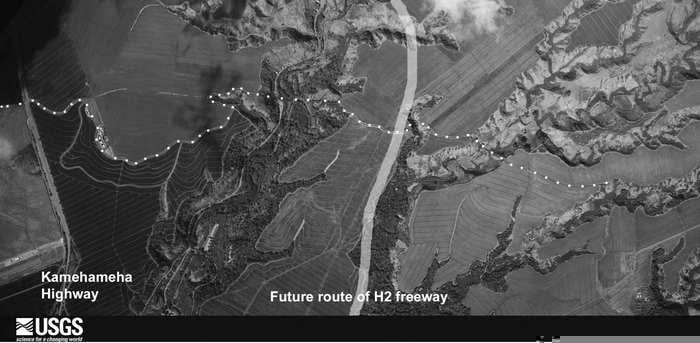 USGS aerial photograph of land near Mililani taken January 19, 1959, with the Waiāhole Ditch route marked by a line of dots and a pale diagonal band showing the future route of the H-2 freeway.