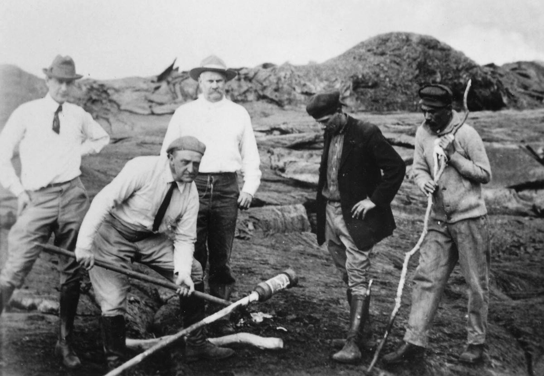 Historic group photograph at Kīlauea in 1917.
