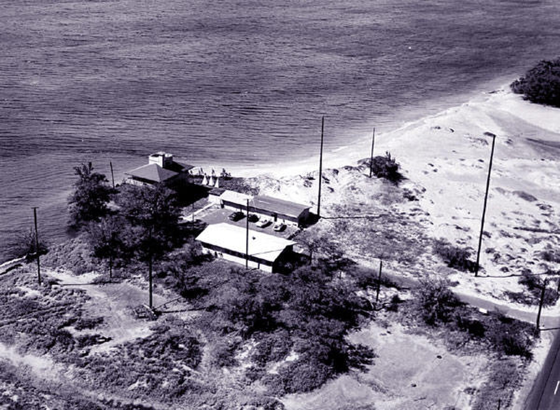 Historic view of WWVH buildings and antenna field in Kīhei.